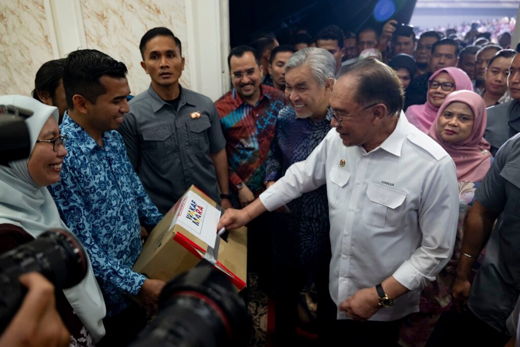 Kerajaan percaya bahawa pelaksanaan RUU ini akan membawa manfaat besar kepada penduduk bandar yang selama ini terpaksa hidup dalam keadaan tidak selesa.