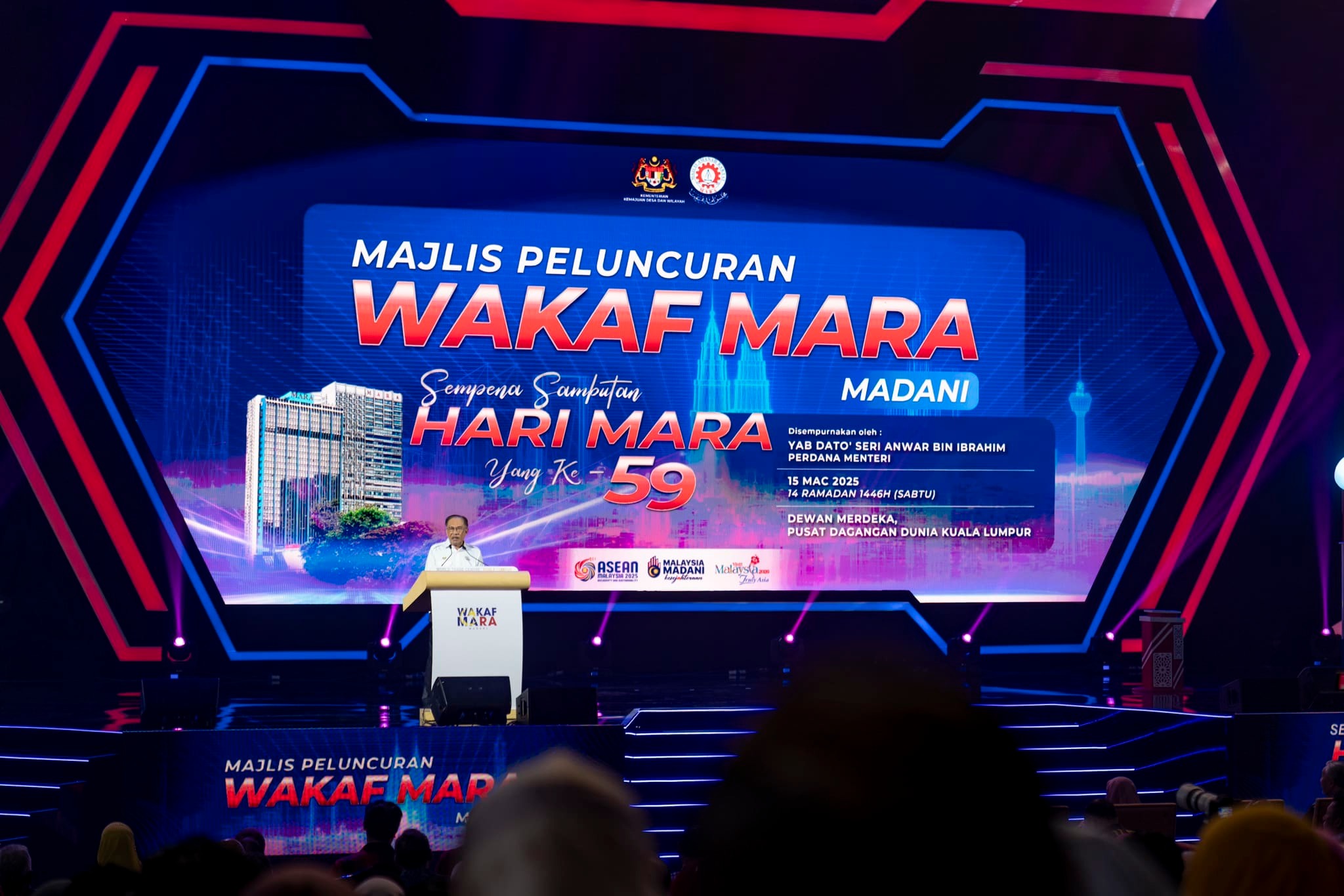 “Kita mahu membangunkan semula kawasan ini agar masyarakat tidak terus tinggal dalam kediaman sempit yang sudah uzur. Namun, ada pihak yang menentang dan merancang perhimpunan bantahan,” katanya.