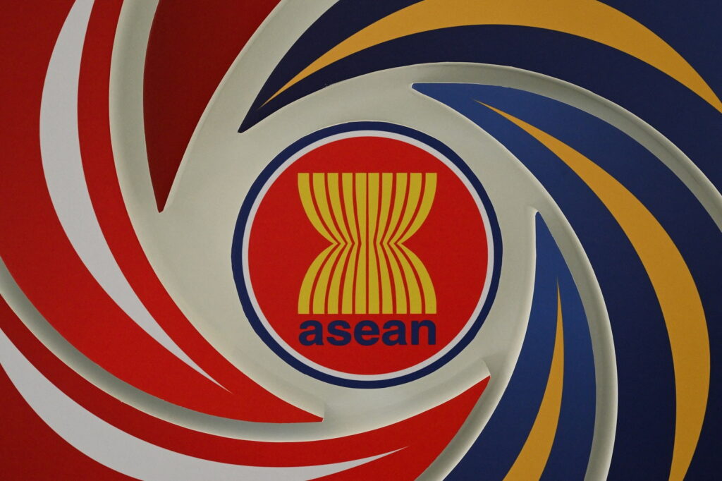 KUALA LUMPUR, 29 Mei - ASEAN mempunyai potensi untuk menghasilkan pendapatan tambahan sebanyak AS$300 bilion (RM1.27 trilion) setahun dari sektor ekonomi hijau dan membuka peluang nilai baharu hingga AS$1.5 trilion (RM6.36 trilion) menjelang 2030.