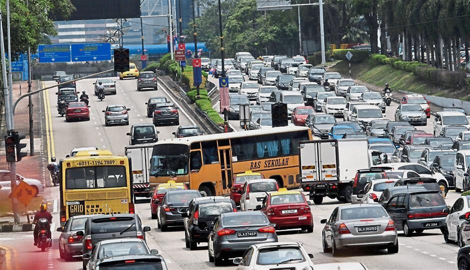 Peningkatan aduan terhadap pemandu bas yang memandu secara berbahaya di lebuh raya dan jalan utama mencetuskan kebimbangan serius dalam kalangan pengguna jalan raya.