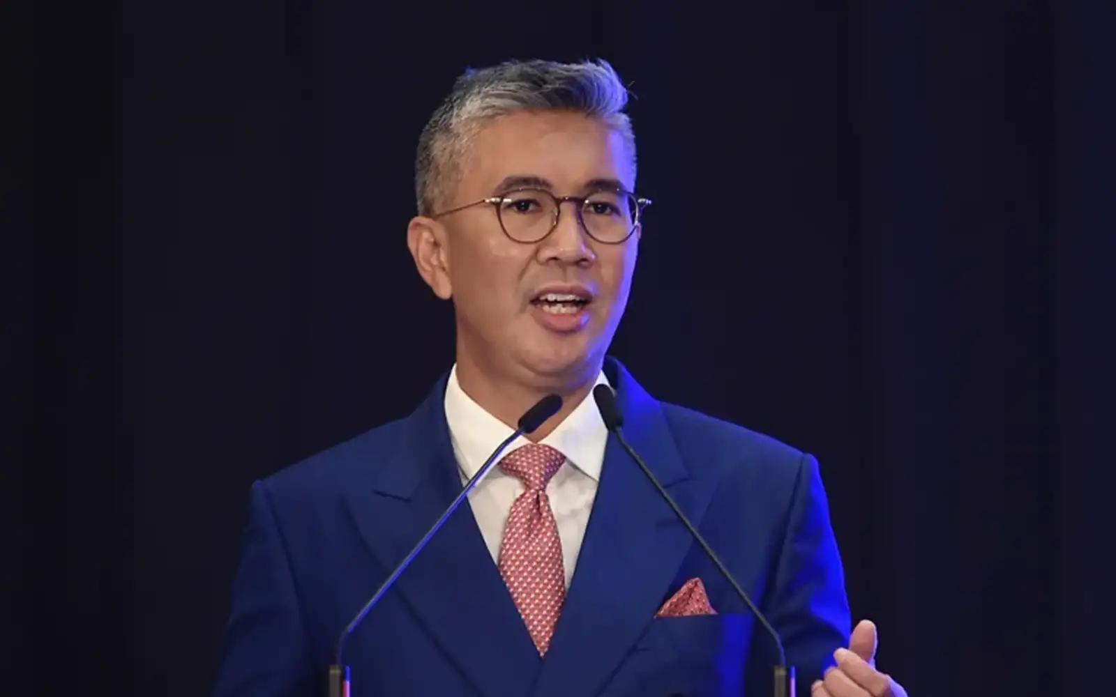 Dalam dunia politik, persepsi adalah segala-galanya. Ia bukan sahaja membentuk keyakinan rakyat terhadap seseorang pemimpin, tetapi juga menjadi asas penilaian terhadap keikhlasan, kesetiaan dan kewibawaan seorang tokoh politik.