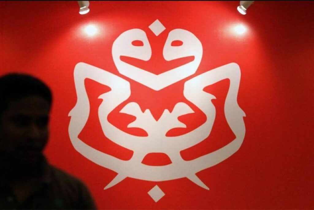 Dalam wacana politik tanah air, UMNO sering menjadi subjek perbincangan apabila menyentuh soal struktur dalaman dan keterbukaannya terhadap bakat baharu, khususnya mereka yang berpendidikan tinggi.